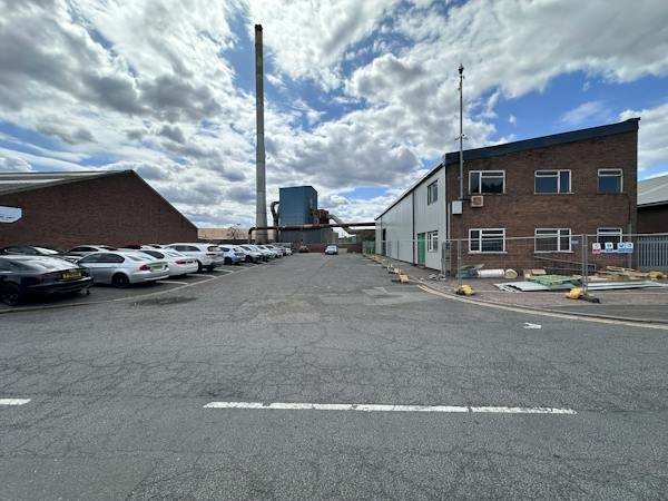 Industrial Unit in West Bromwich - photo 2