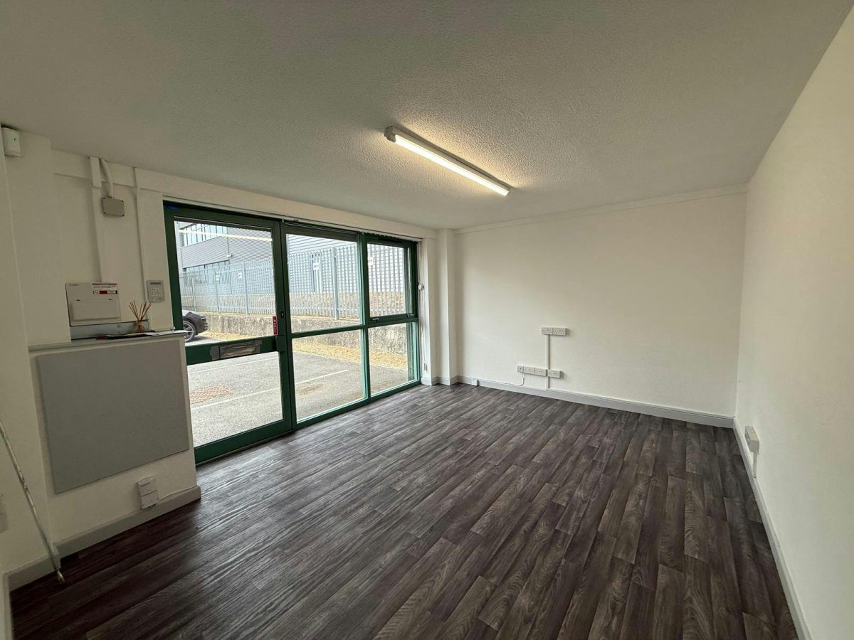 Industrial Unit in Havant - photo 4