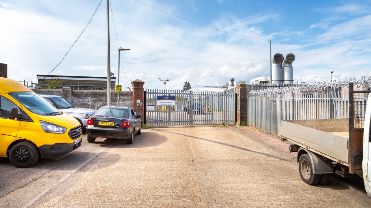 Industrial Unit in Eastbourne - photo 3
