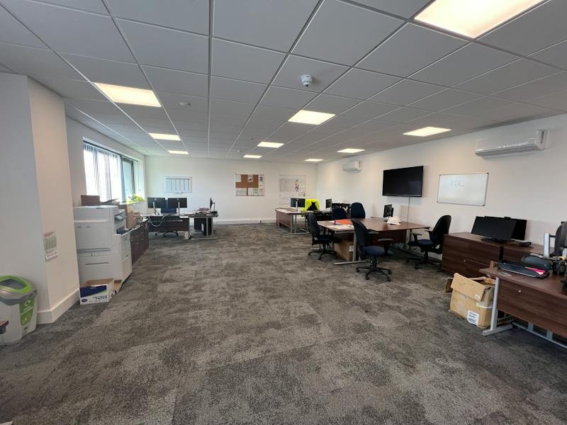 Industrial Unit in Lee-on-the-Solent - photo 3