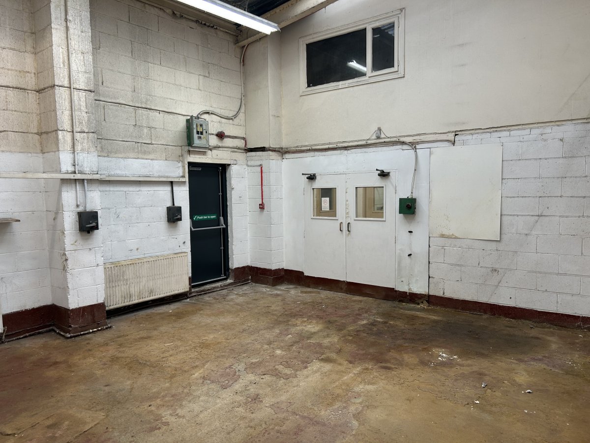 Industrial Unit in Sheffield - photo 3