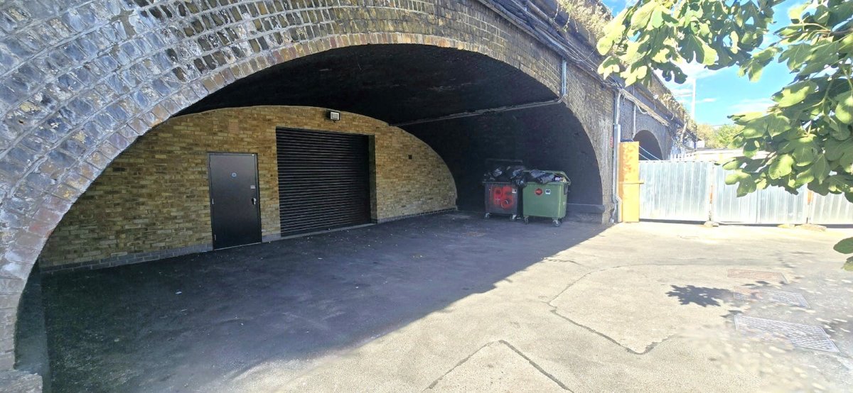 Industrial Unit in Bethnal Green, London - photo 3