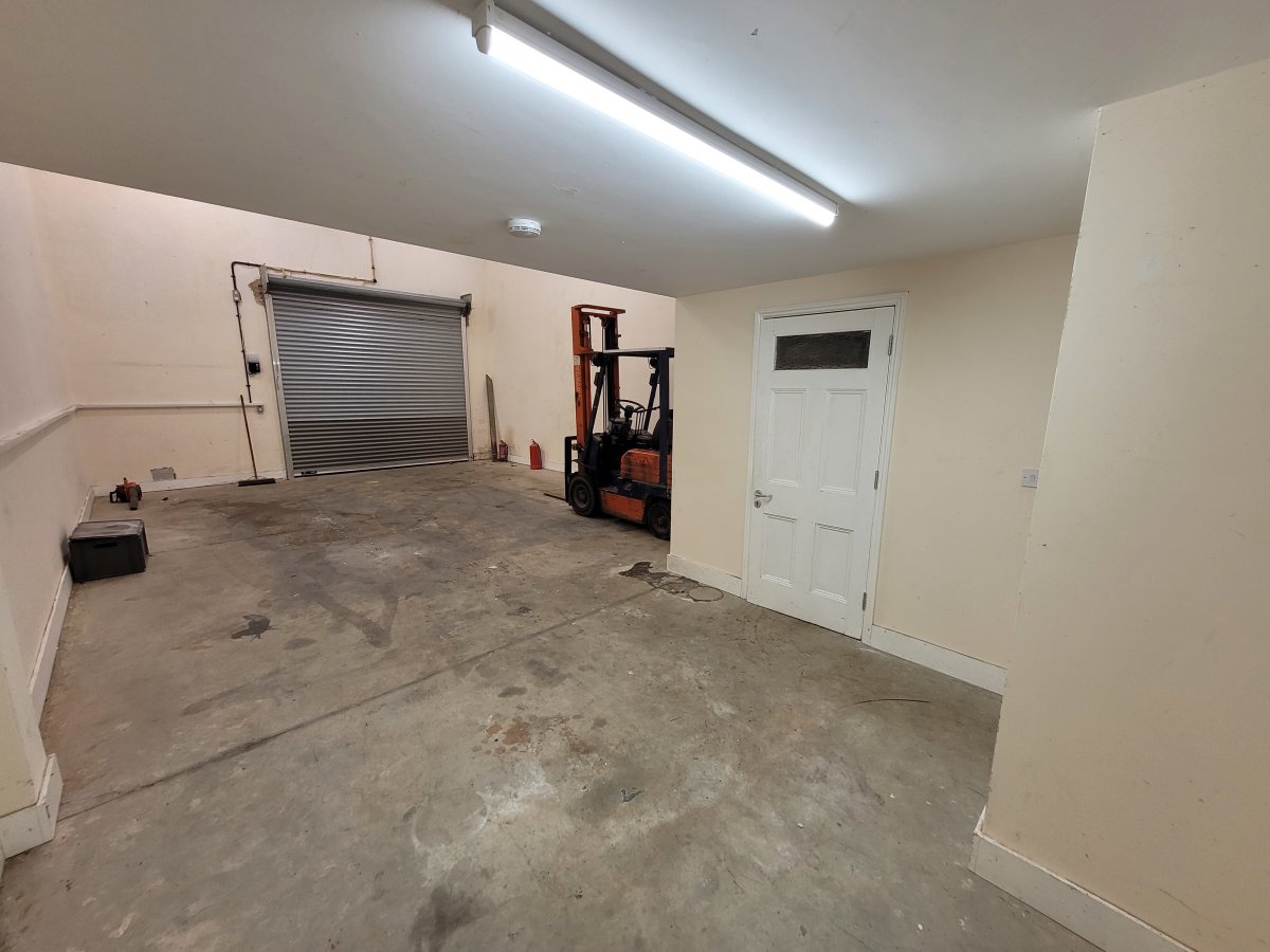 Industrial Unit in St Neots - photo 2