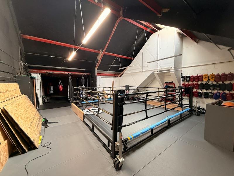 Industrial Unit in Farnham - photo 4