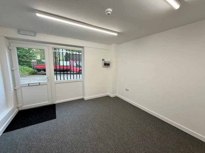 Industrial Unit in Bournemouth - photo 3