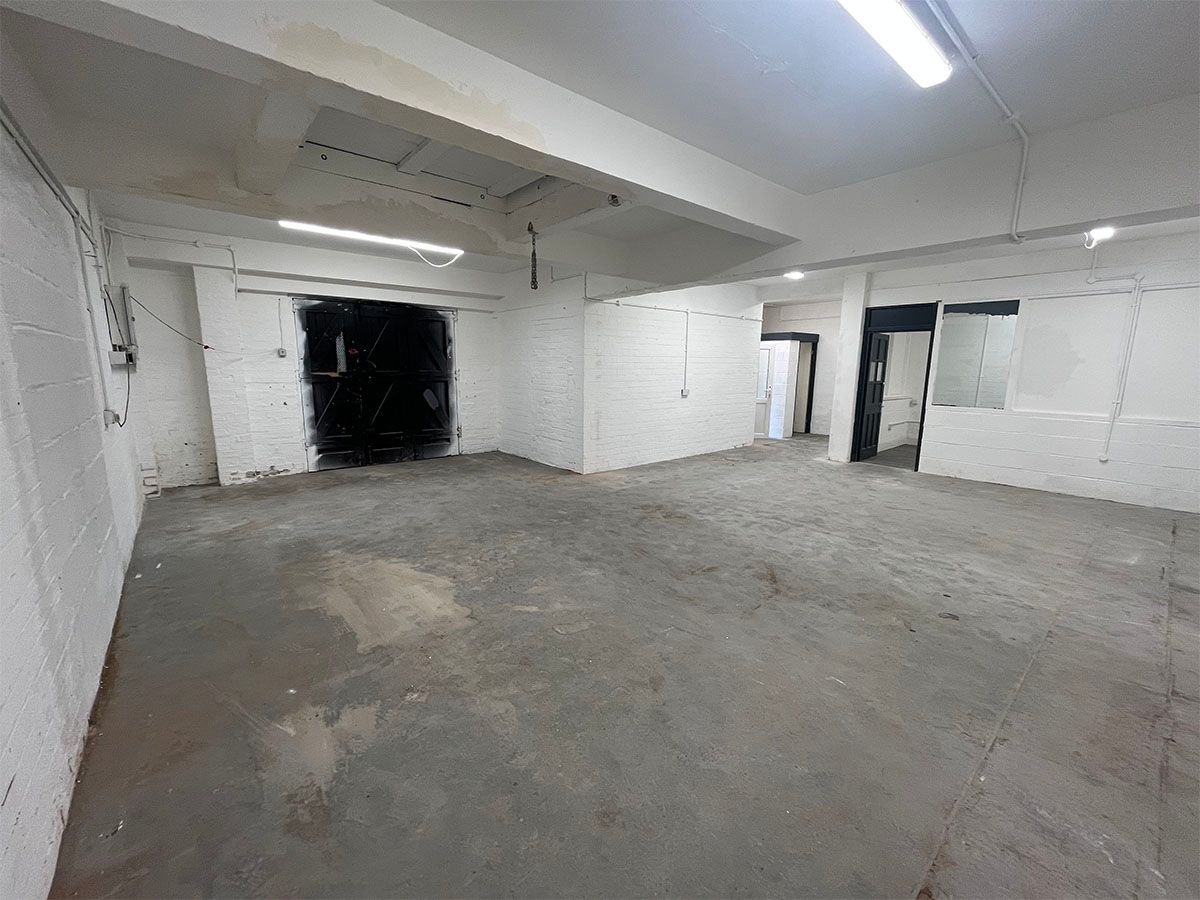 Industrial Unit in Liverpool - photo 2