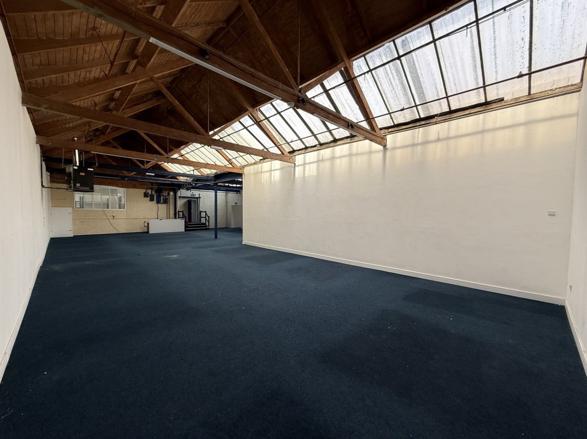 Industrial Unit in Leicester - photo 2