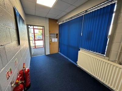 Industrial Unit in Waterlooville - photo 4