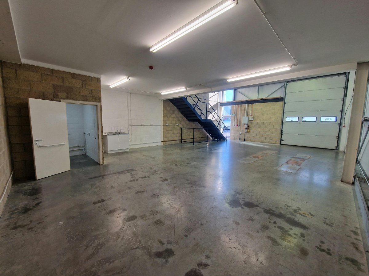 Industrial Unit in Gosport - photo 4