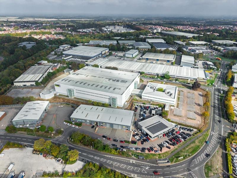 Industrial Unit in Basingstoke - photo 2