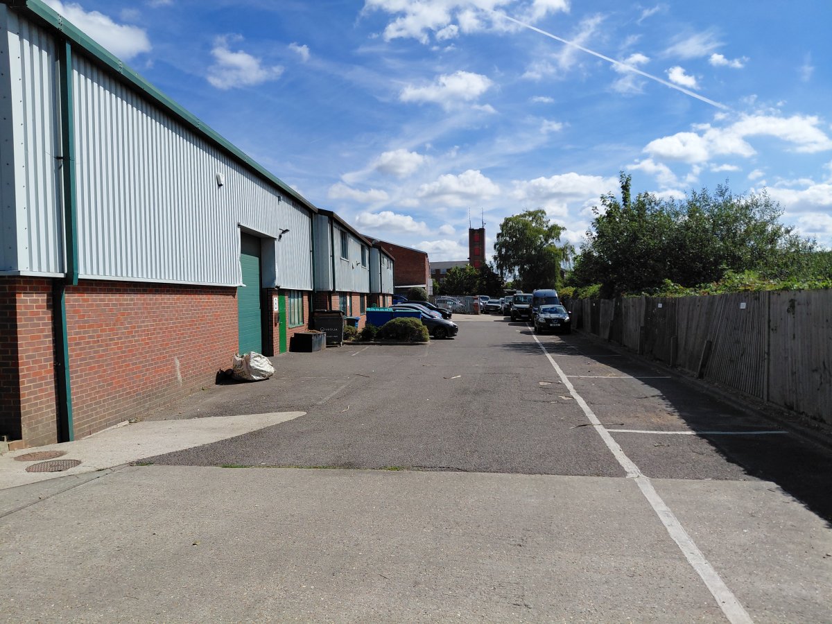 Industrial Unit in Farnham - photo 2