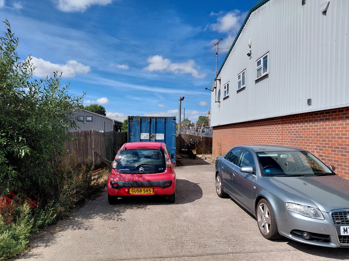 Industrial Unit in Farnham - photo 3