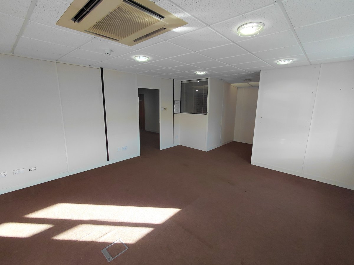 Industrial Unit in Farnham - photo 4
