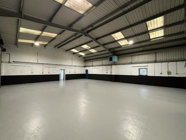 Industrial Unit in Bromsgrove - photo 3