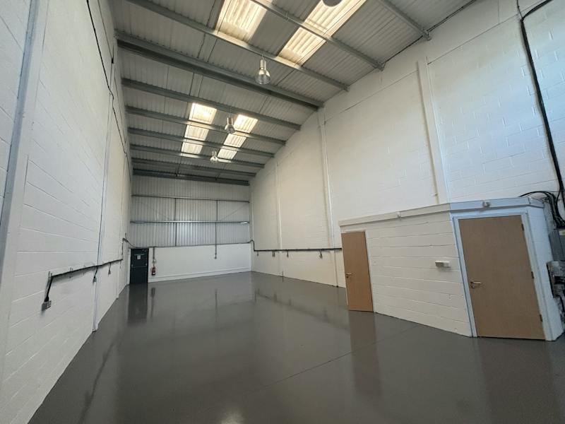 Industrial Unit in Basingstoke - photo 2