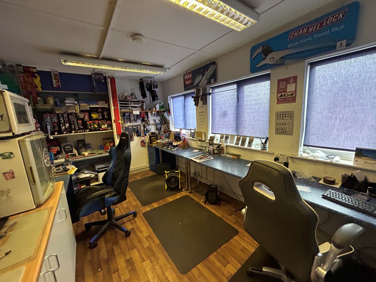 Industrial Unit in Leicester - photo 2