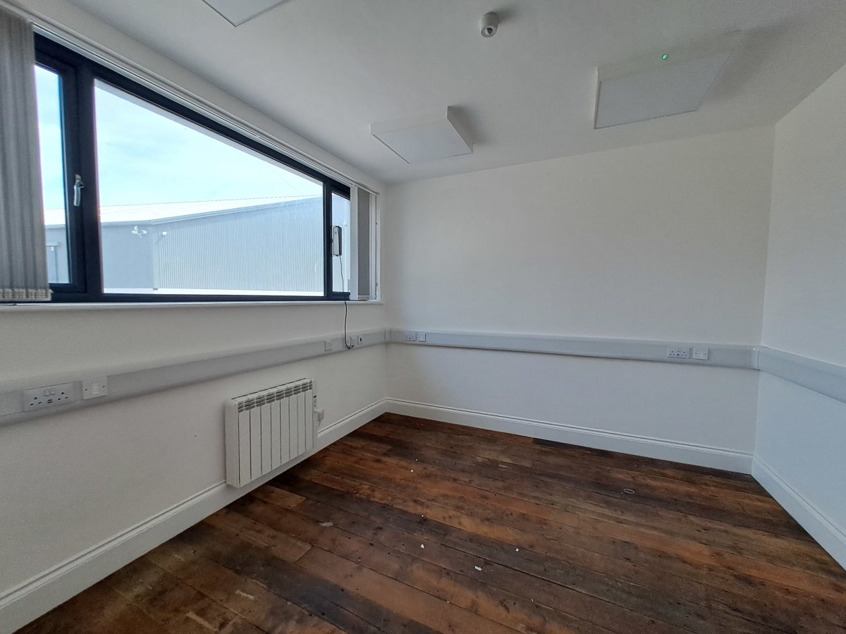 Industrial Unit in Falmouth - photo 4