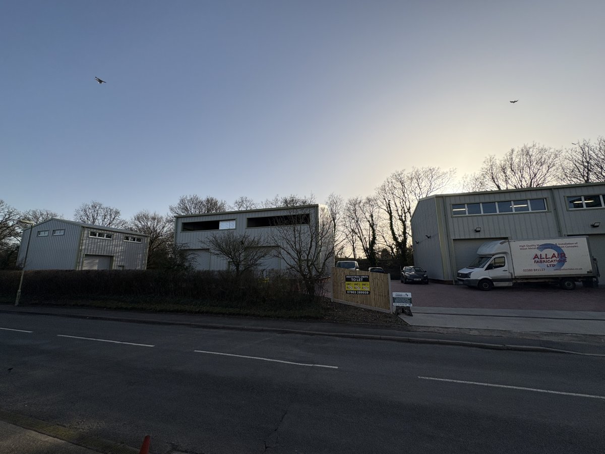 Industrial Unit in Southampton - photo 2