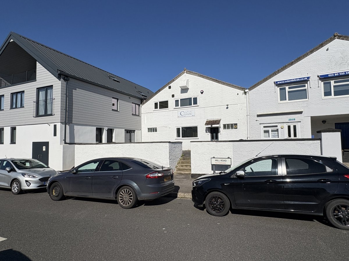 Industrial Unit in Southampton - photo 3