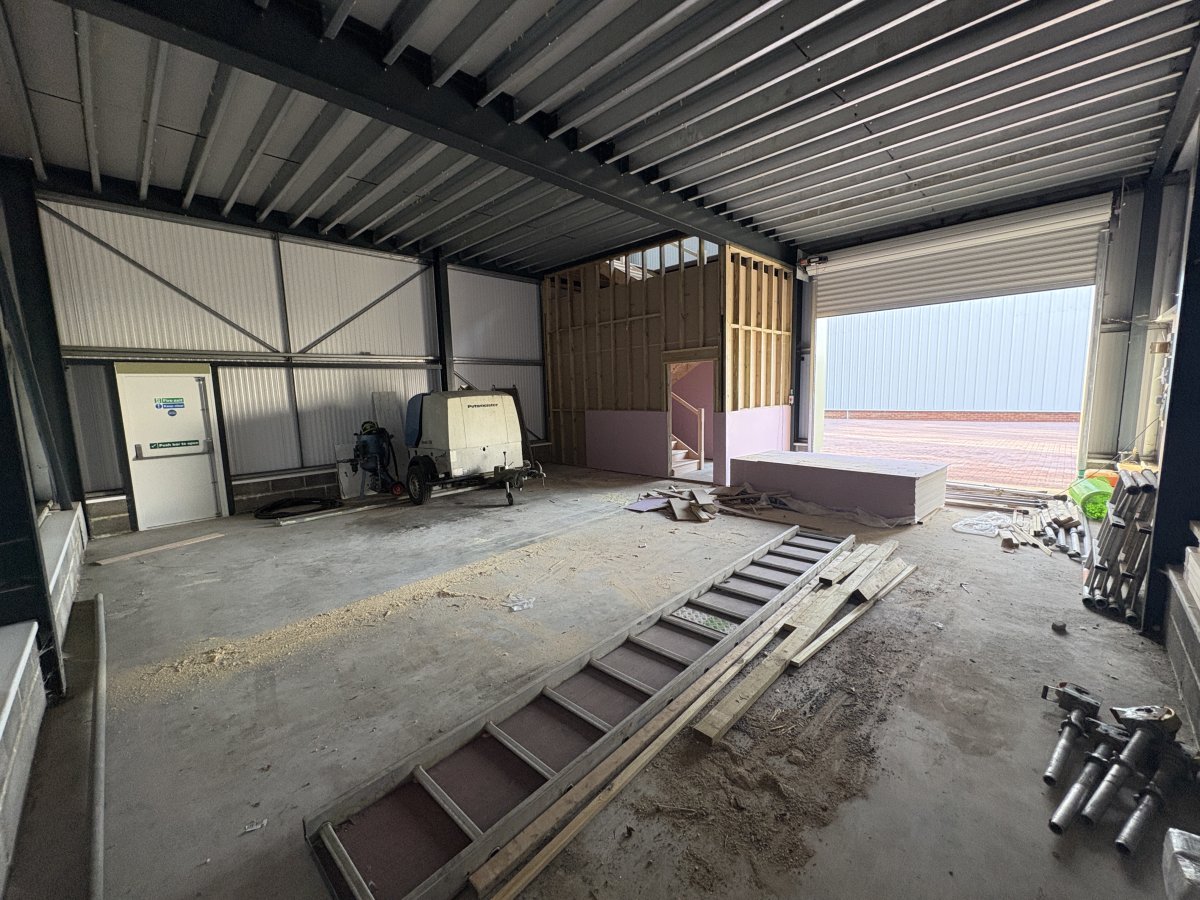 Industrial Unit in Hythe - photo 2