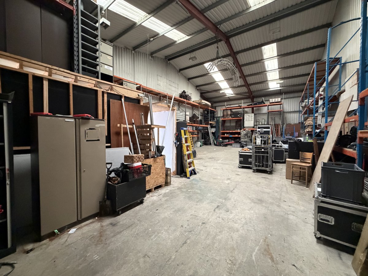 Industrial Unit in Oldham - photo 2
