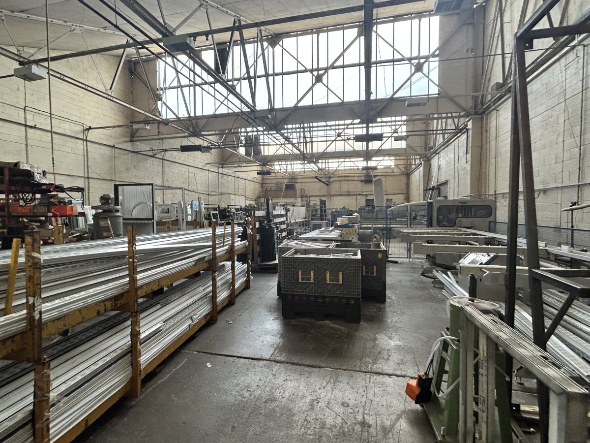 Industrial Unit in Oldham - photo 2