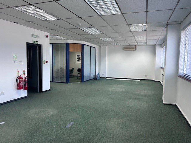Industrial Unit in Stevenage - photo 4