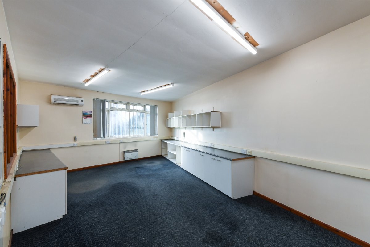 Industrial Unit in Nottingham - photo 4