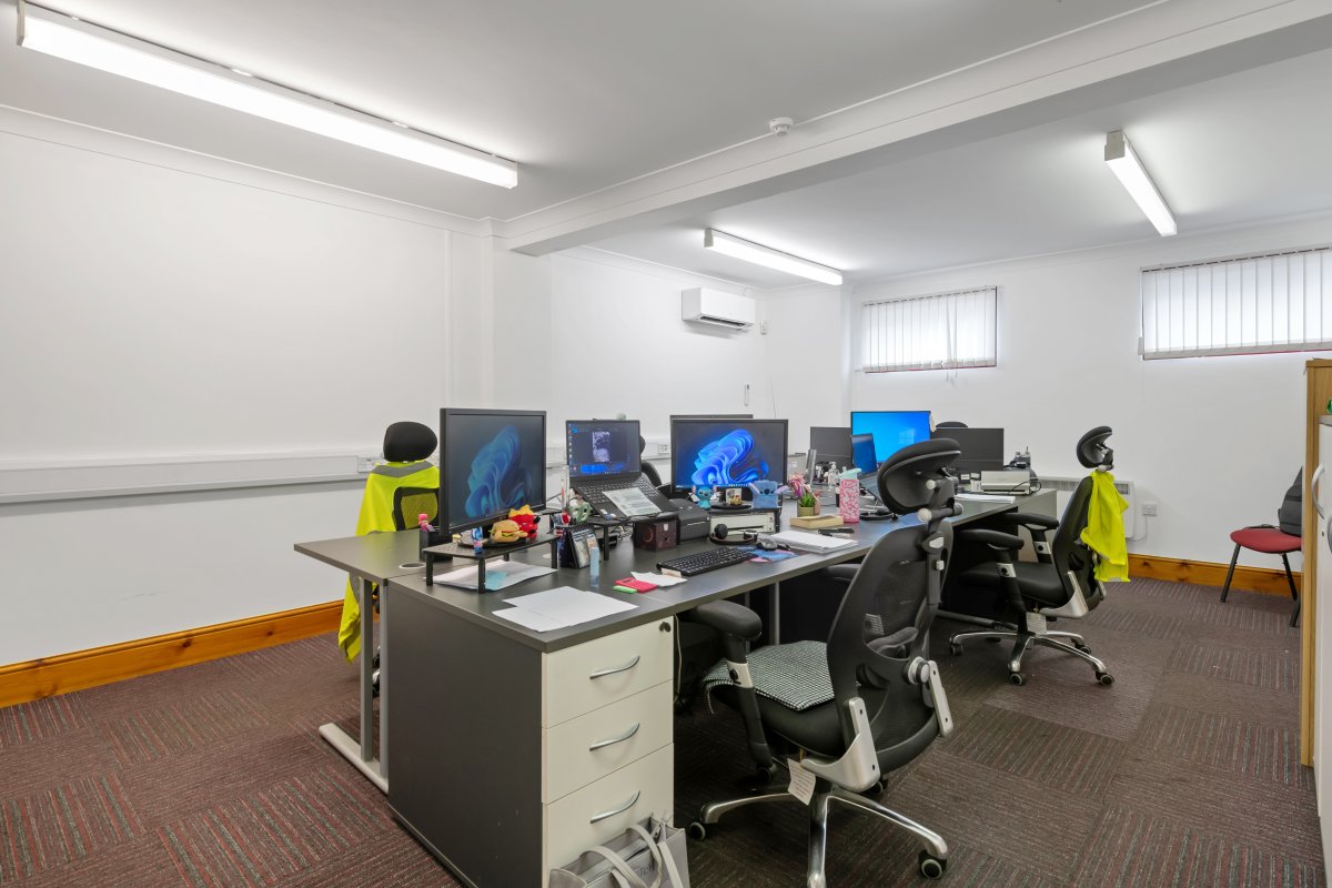 Industrial Unit in Sutton-in-Ashfield - photo 4