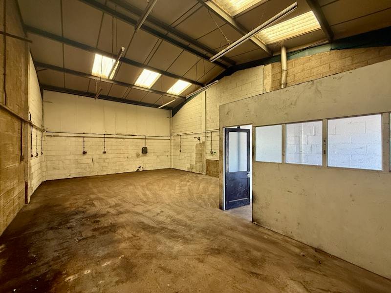 Industrial Unit in Bournemouth - photo 4