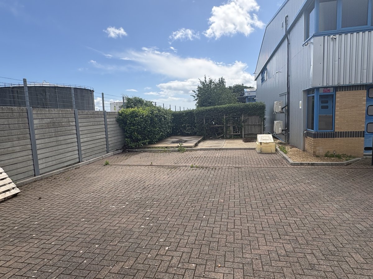 Industrial Unit in Southampton - photo 2