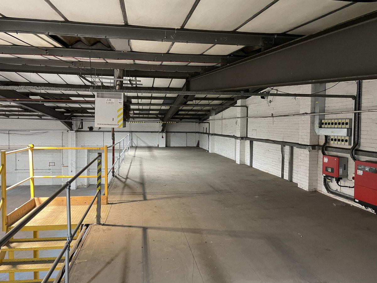 Industrial Unit in Manchester - photo 3