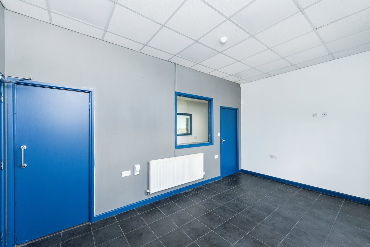 Industrial Unit in Arnold - photo 4