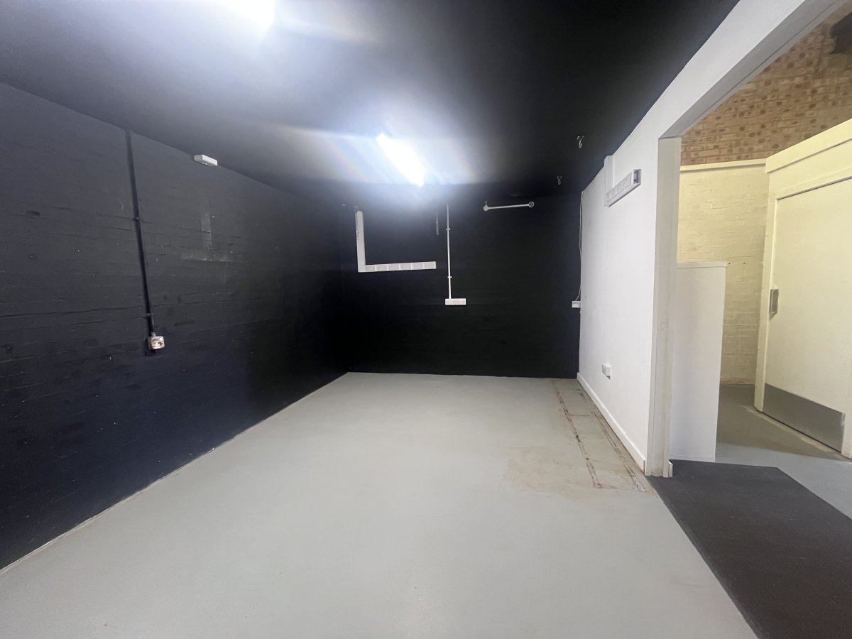 Industrial Unit in Glasgow - photo 2