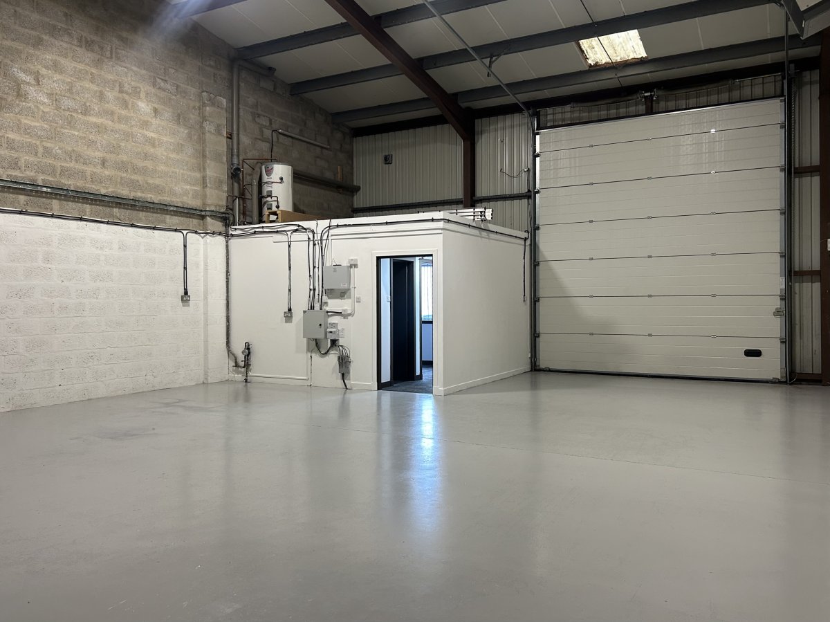 Industrial Unit in Altens Industrial Estate - photo 3