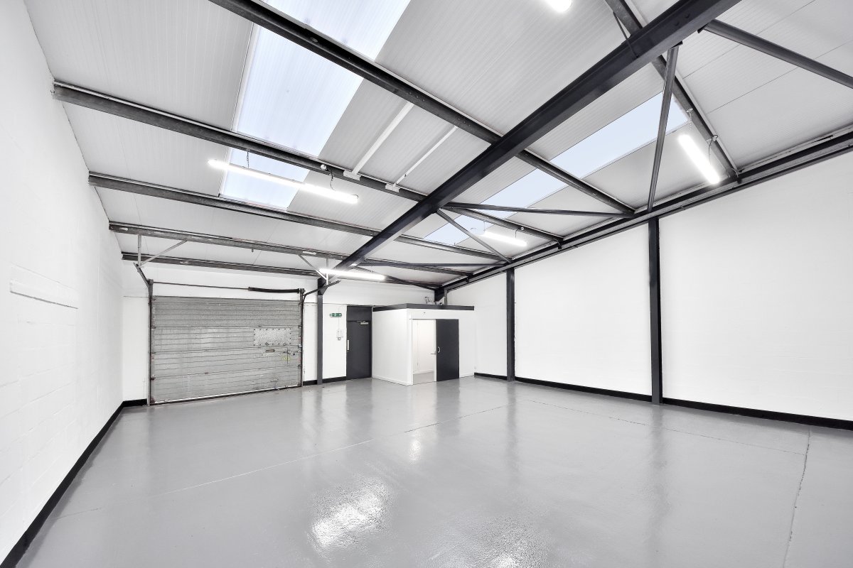 Industrial Unit in Glencairn Industrial Estate - photo 2