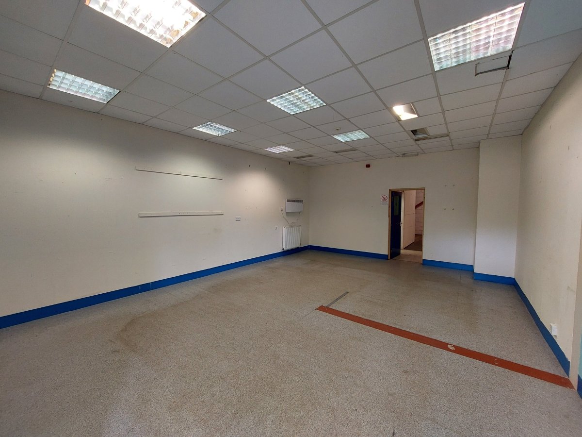 Industrial Unit in Kilmarnock - photo 3