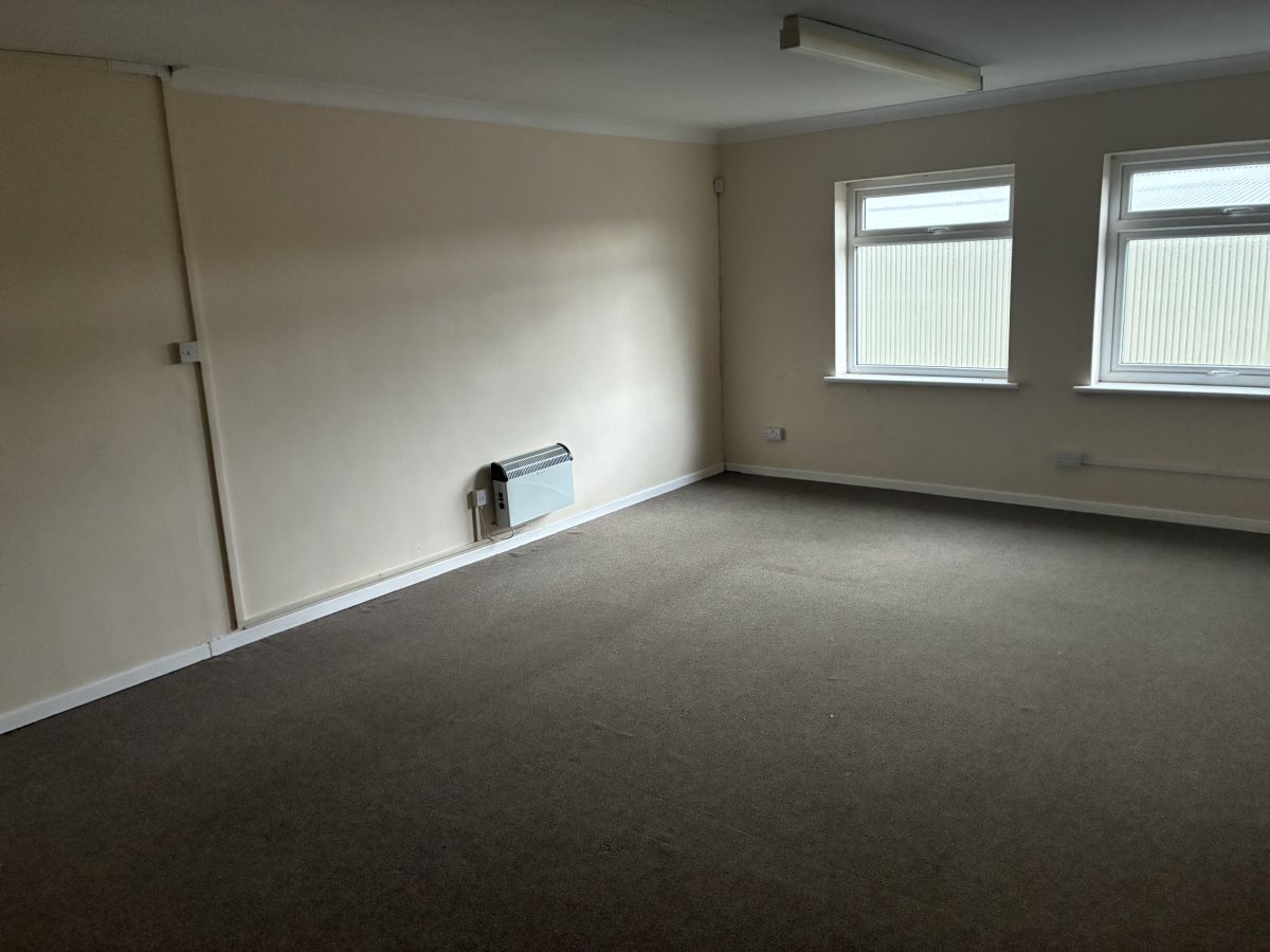 Industrial Unit in Buckingham Road Industrial Estate - photo 3