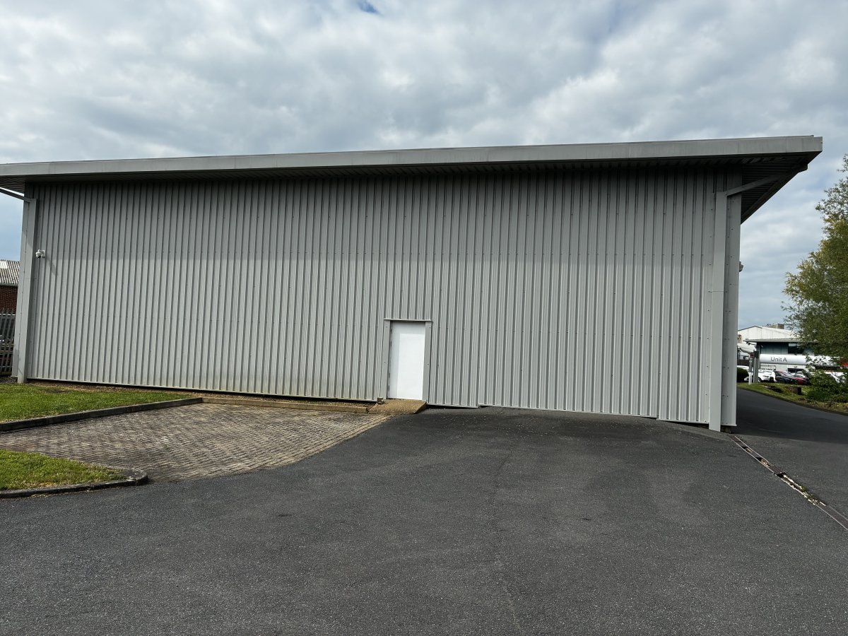 Industrial Unit in Buckingham Road Industrial Estate - photo 2