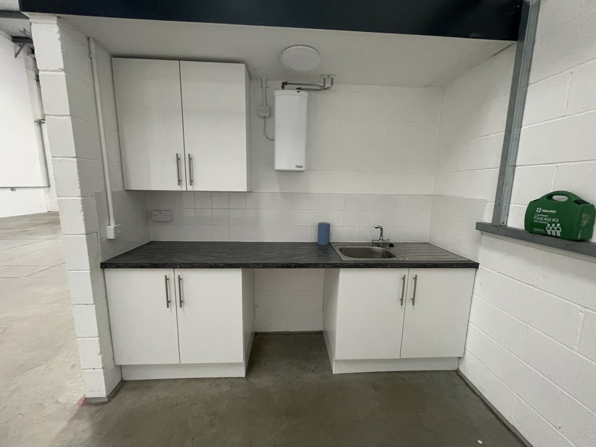 Industrial Unit in New Ollerton - photo 4