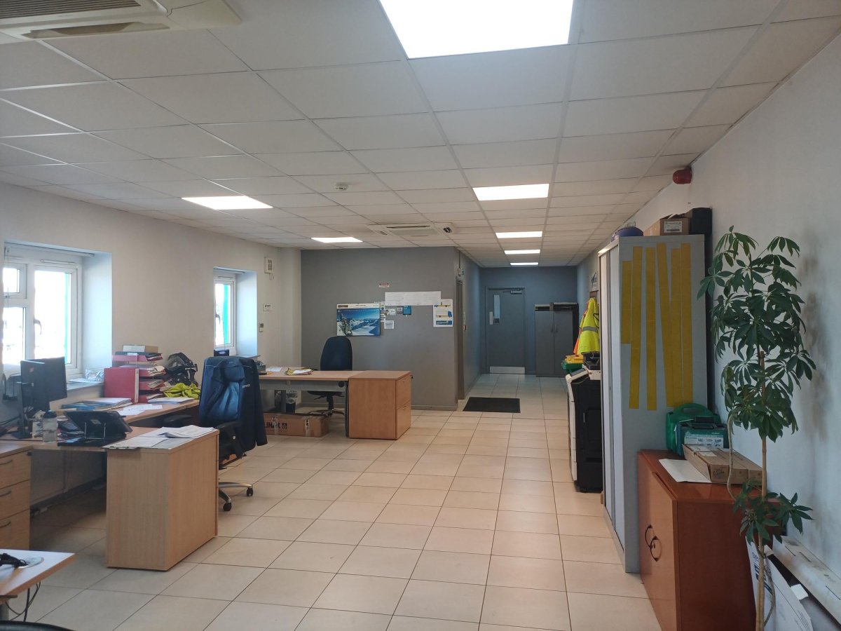 Industrial Unit in Peterborough - photo 2