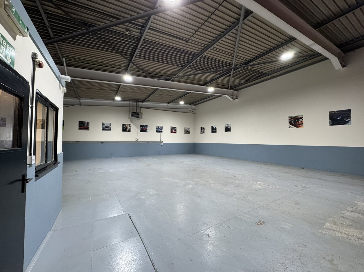 Industrial Unit in Bretton - photo 2