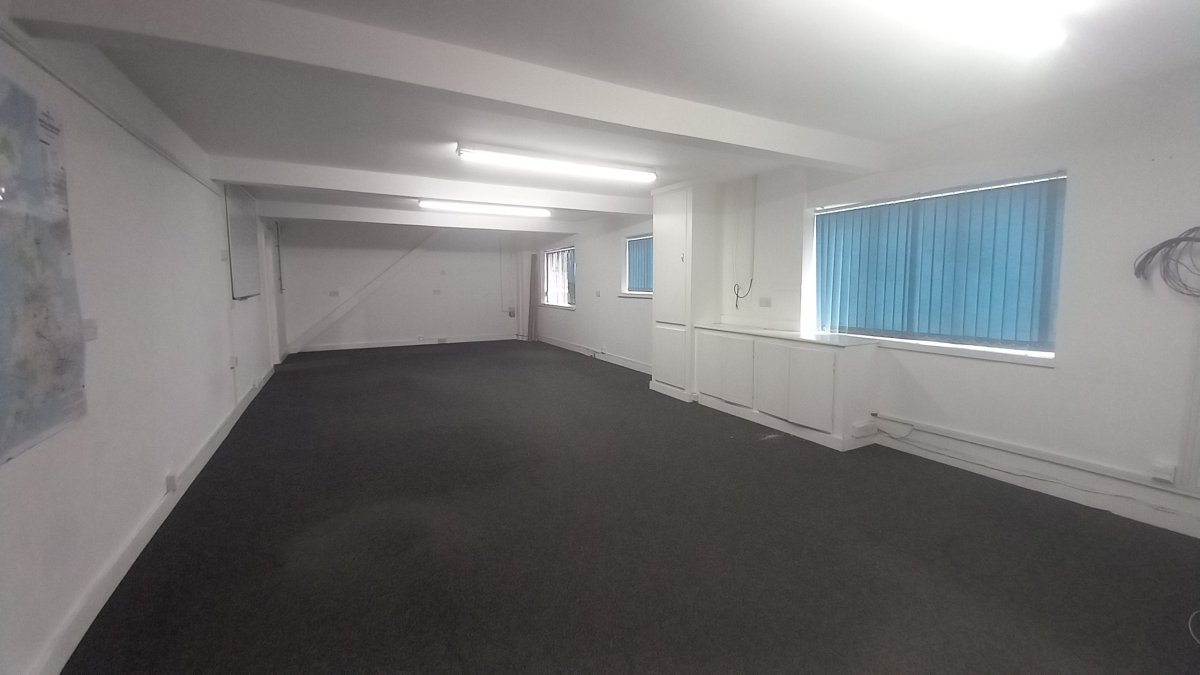 Industrial Unit in Bradford - photo 3