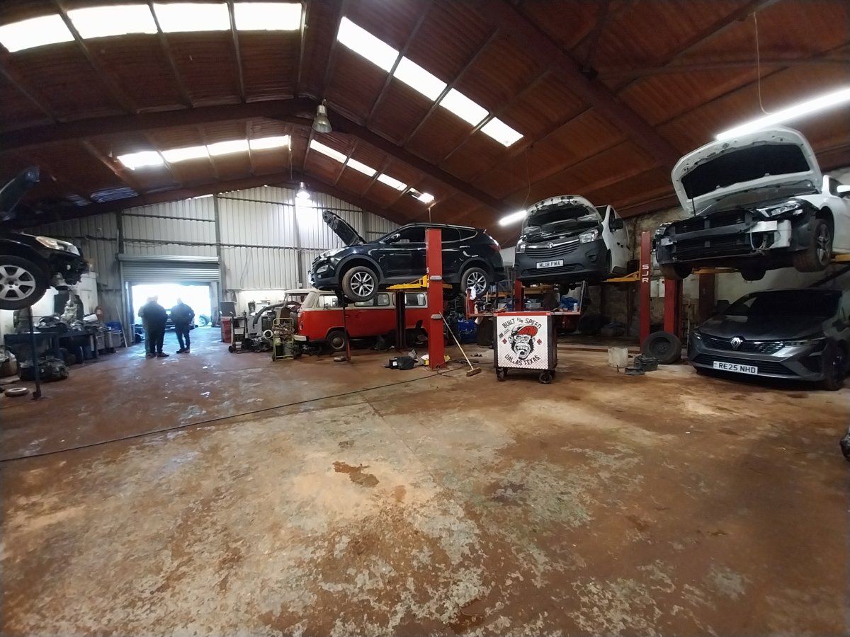 Industrial Unit in Bradford - photo 2