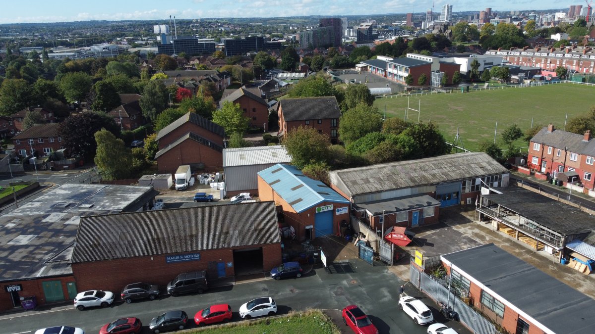 Industrial Unit in Leeds - photo 3