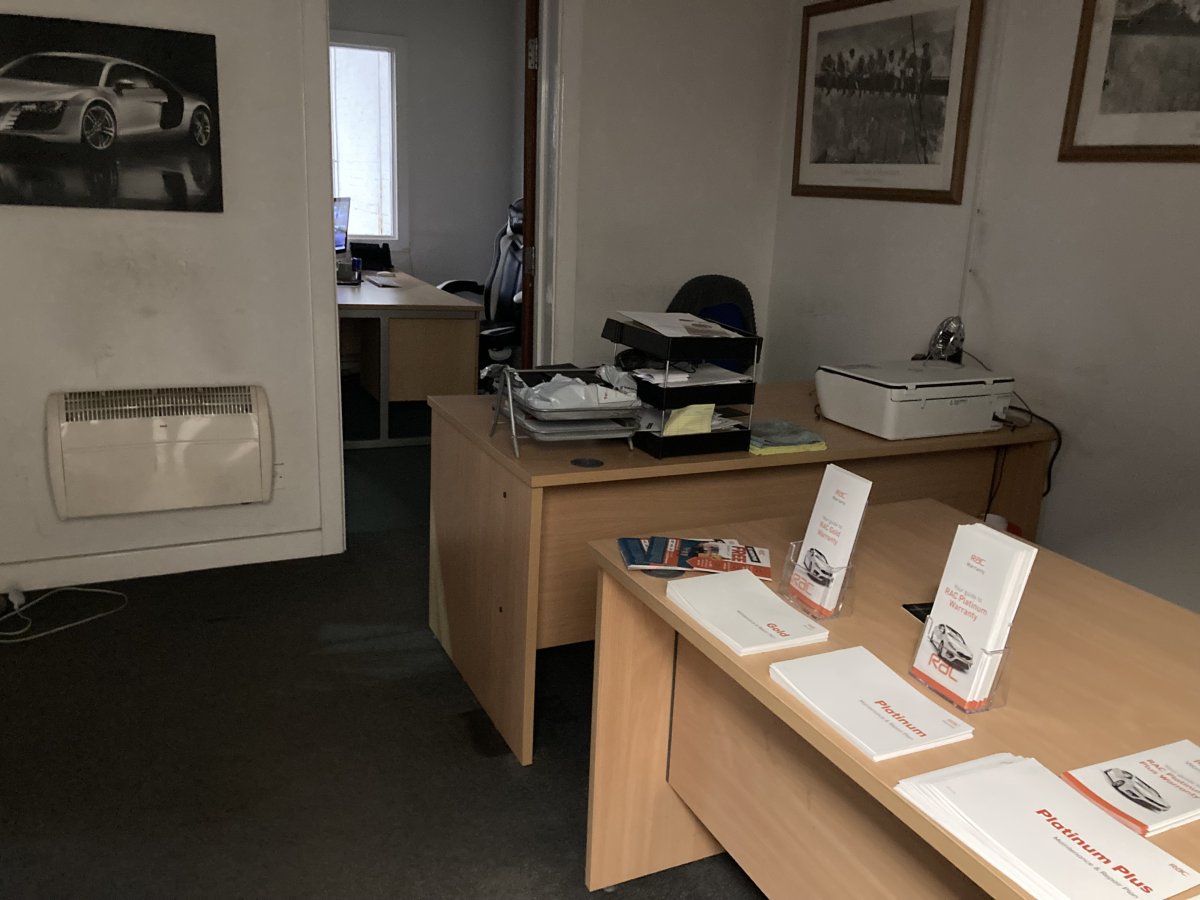 Industrial Unit in Sheffield - photo 4