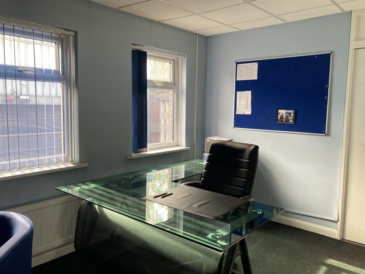 Industrial Unit in Sheffield - photo 4