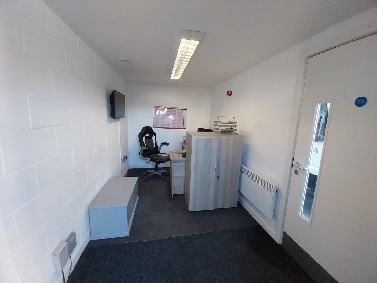 Industrial Unit in Lincoln - photo 4