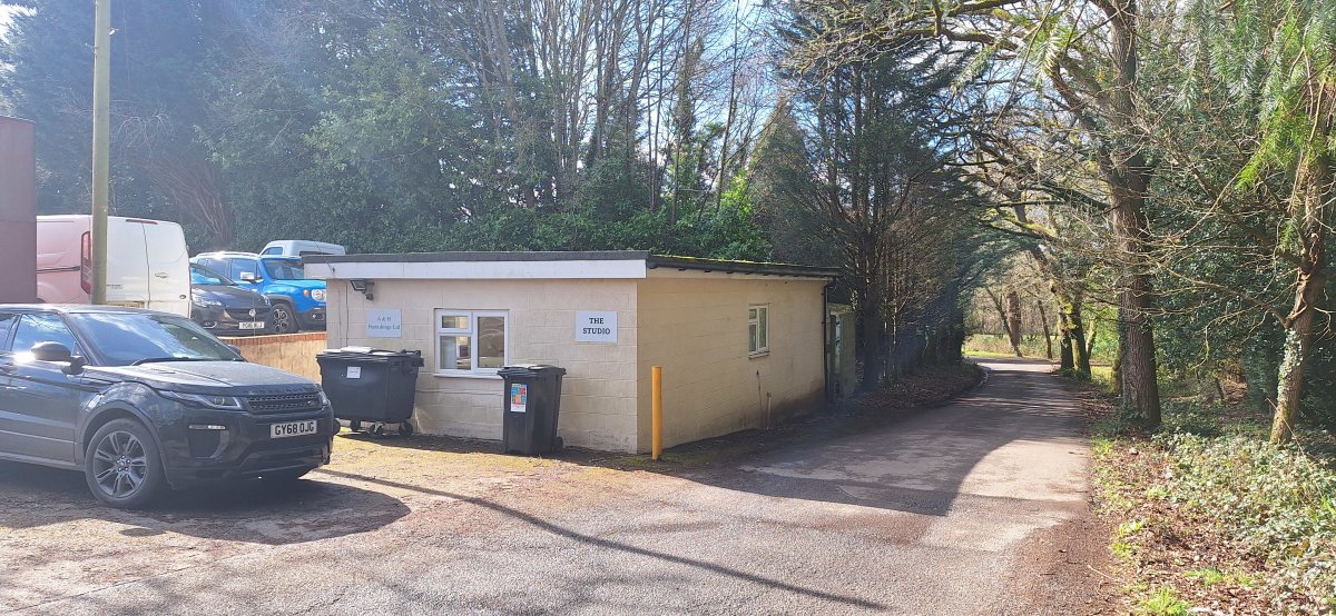 Industrial Unit in Church Lane Estate - photo 2