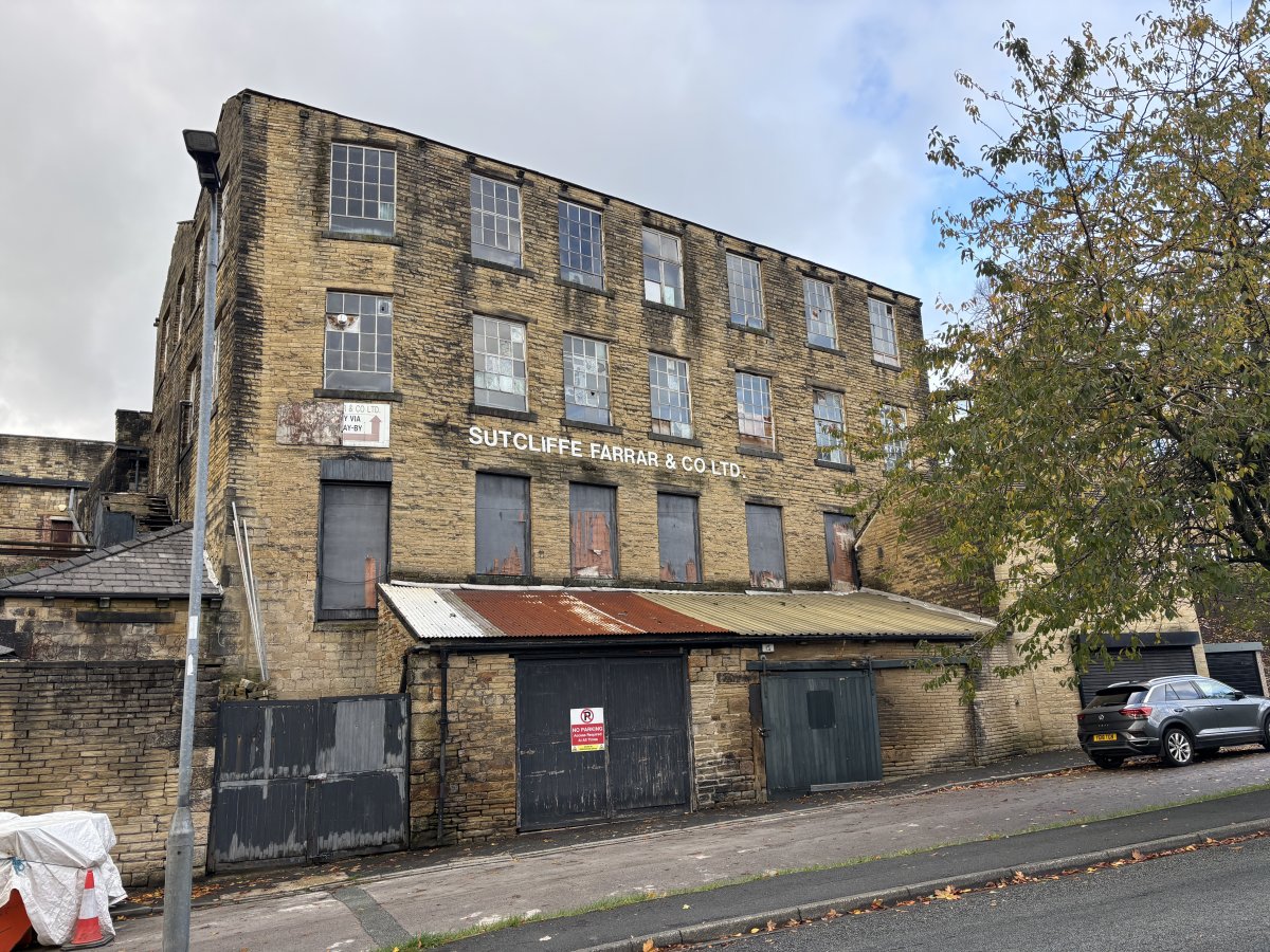 Industrial Unit in Hebden Bridge - photo 2